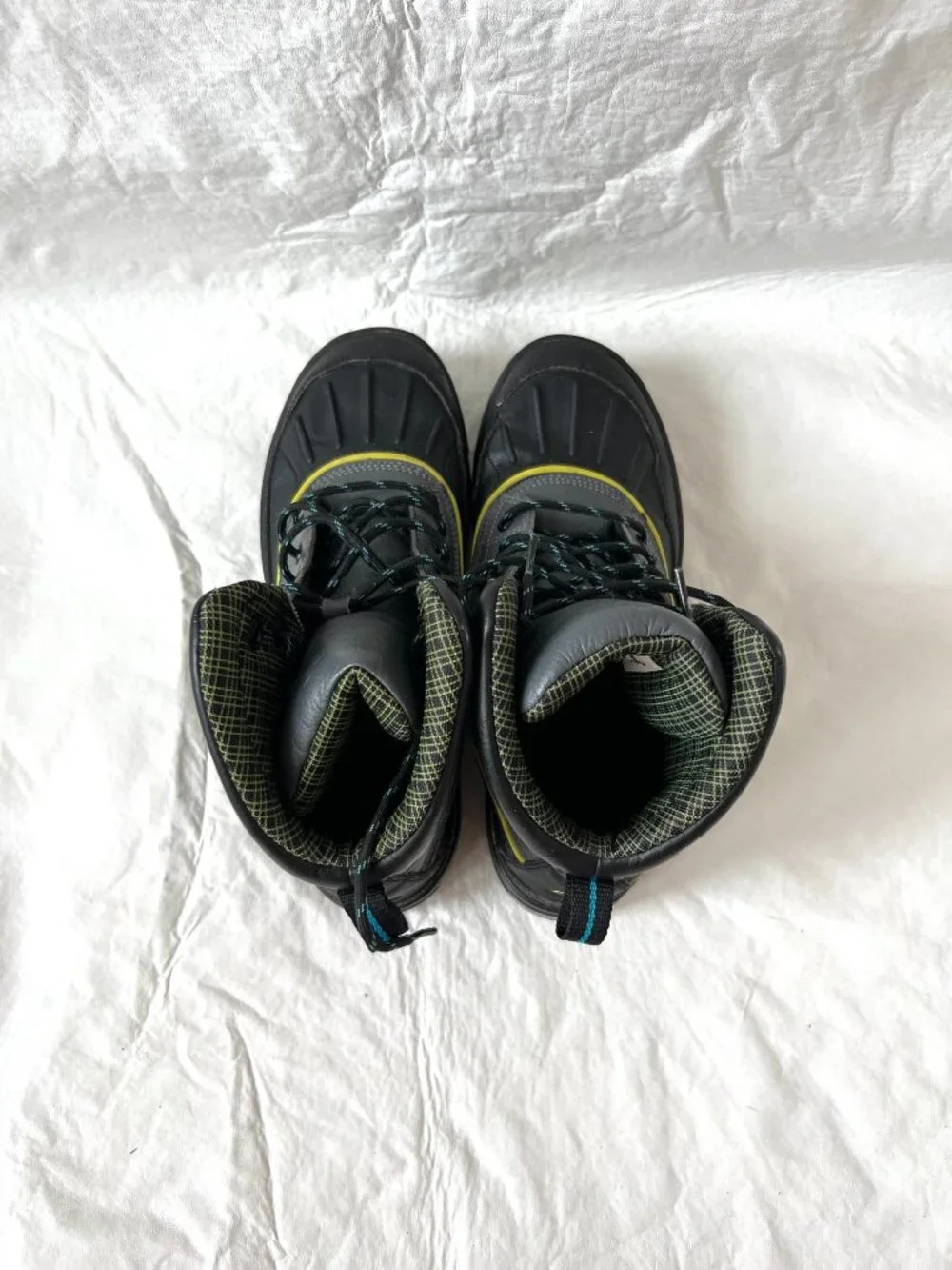 Nike winter boots ACG Woodside 2 High boots big kids 7Y gray black lace up duck